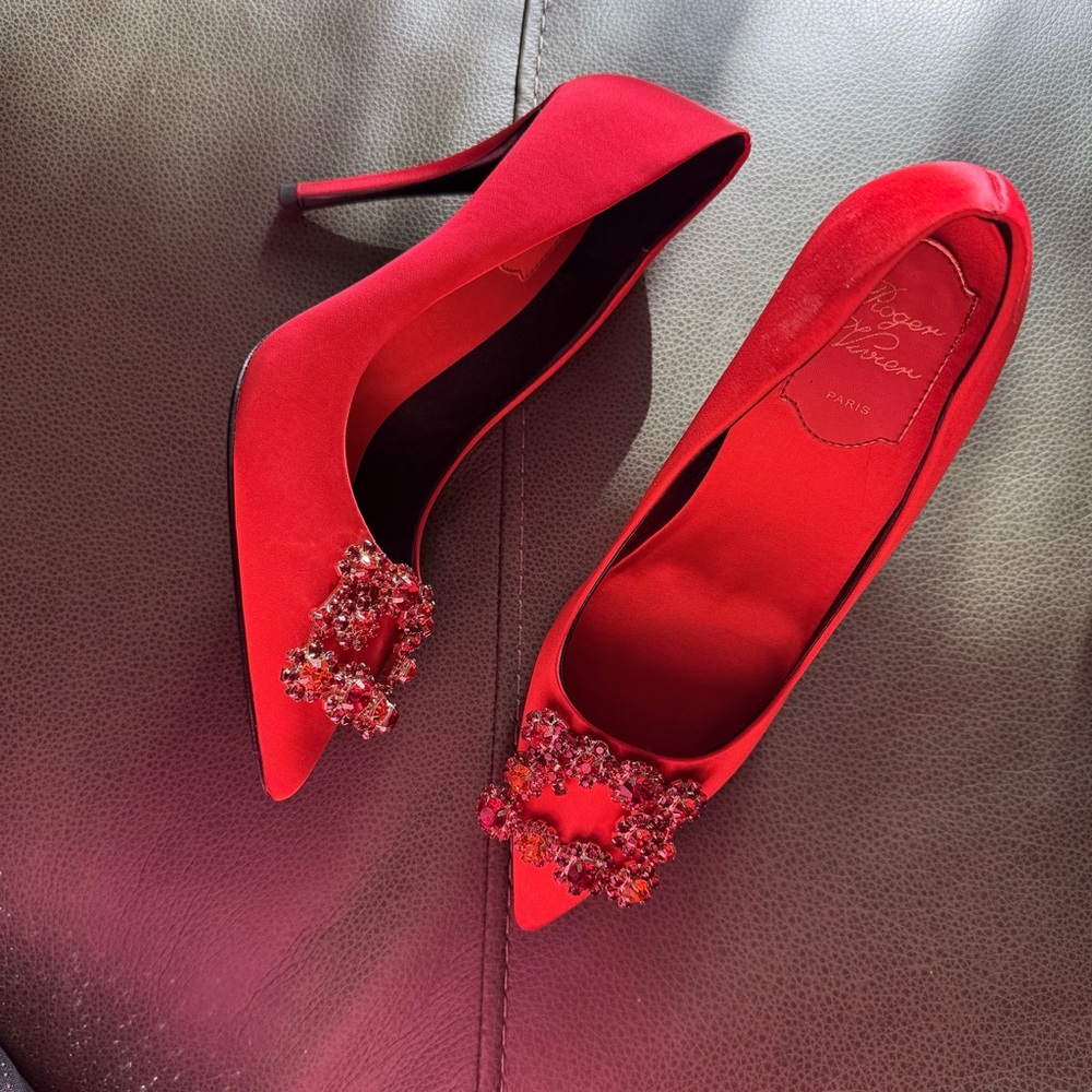 Roger Vivier Flower strass buckle silk red heels Size 37